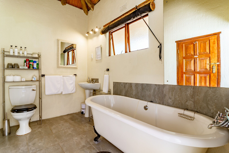 Bathroom 4, Rissington Inn, Ehlanzeni