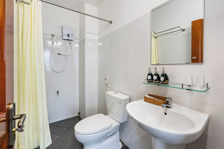 Bathroom 15