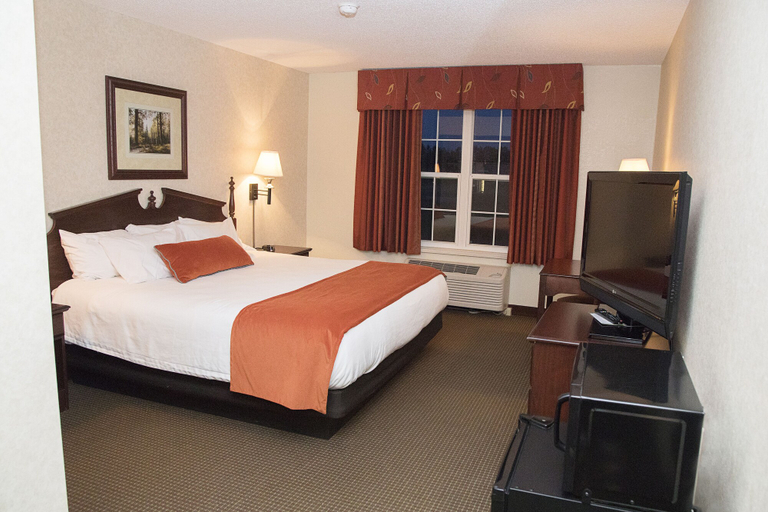 Bedroom 4, Grand Hinckley Inn, Pine