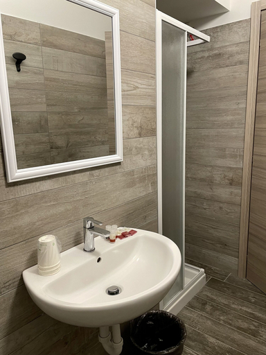 Bathroom 5, Casa per ferie Don Bosco, Verona