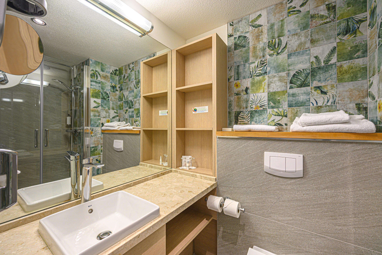 Bathroom 4, Best Western Plus Vannes Centre-Ville, Morbihan