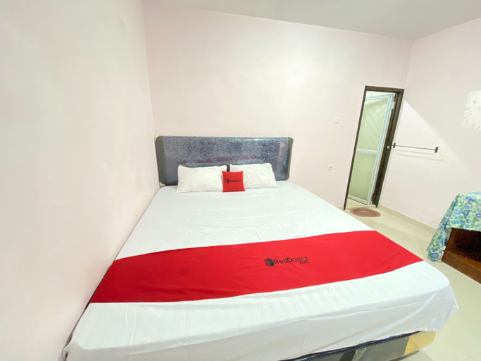 Bedroom 4, RedDoorz @ Homestay Madu Makassar, Makassar