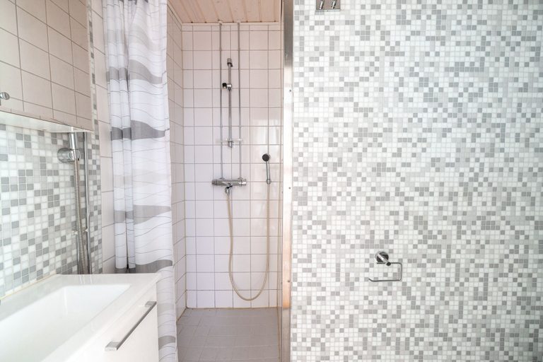 Bathroom 4, 2ndhomes Comfy Studio by Esplanade Park, Uusimaa
