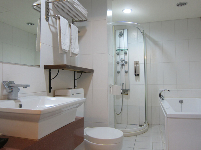 Bathroom 4, TAI LEE Hotel, New Taipei City