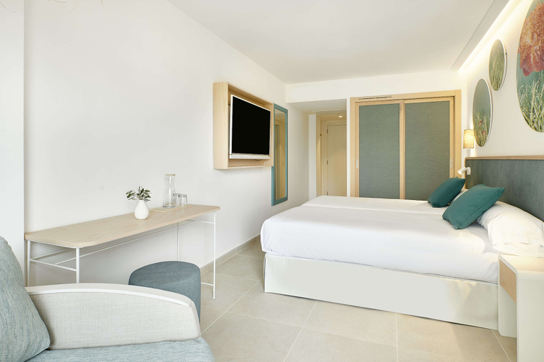 Bedroom 4, Iberostar Selection Albufera Playa - All Inclusive, Baleares