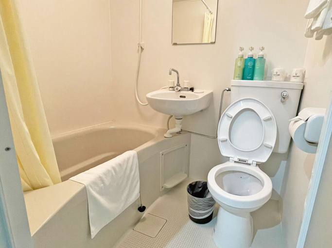 Bathroom 5, Victoria Hotel Naha, Naha