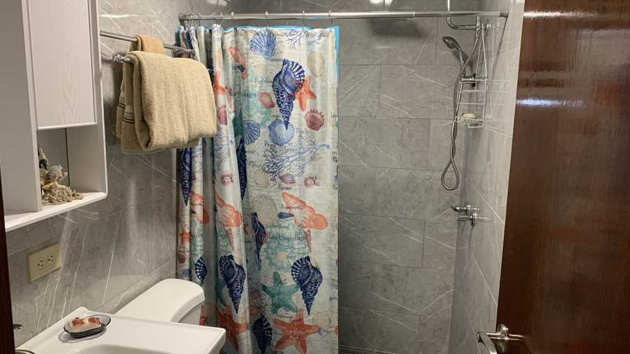 Bathroom 3, The Place at the Sea