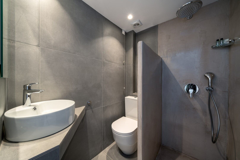 Bathroom 4, Silver Beach, South Aegean