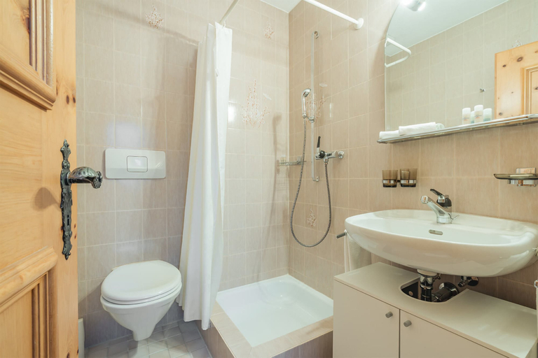 Bathroom 5, Hotel Corvatsch, Maloja