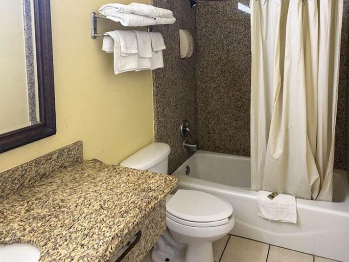 Bathroom 4, Motel 6 South Gate, CA, Los Angeles