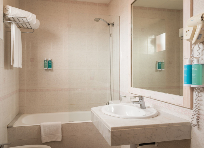 Bathroom 4, Hotel Medium Sitges Park, Barcelona