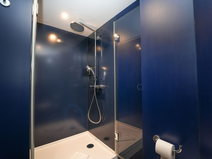 Bathroom 4, ibis Paris Gare Montparnasse Catalogne, Paris