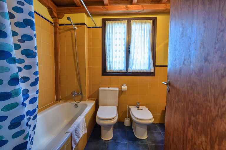 Bathroom 5, Hotel Ibaigune, Vizcaya