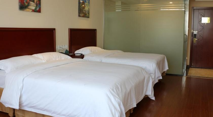 Bedroom 1, GreenTree Inn Zhenjiang Jurong Yalong Business Hotel, Zhenjiang