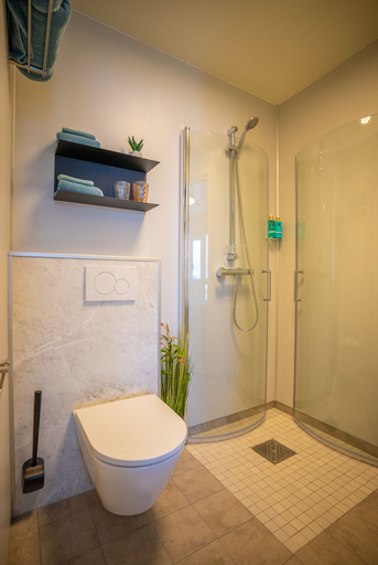 Bathroom 4, Attme Have, Dyrøy