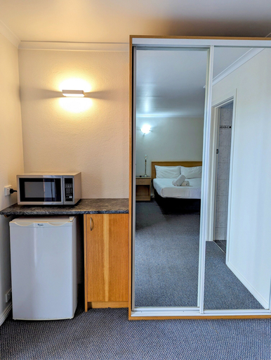 Bedroom 2, Arkana Motor Inn & Terrace Apartments, Mount Gambier