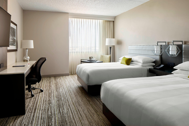 Bedroom 3, Marriott Cincinnati North, Butler
