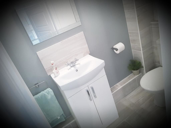 Bathroom 3, Chatterley House, Nottinghamshire