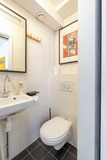 Bathroom 3, Amsterdam Dockside Flats, Amsterdam