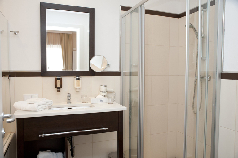 Bathroom 4, Hotel Sandwirth, Klagenfurt
