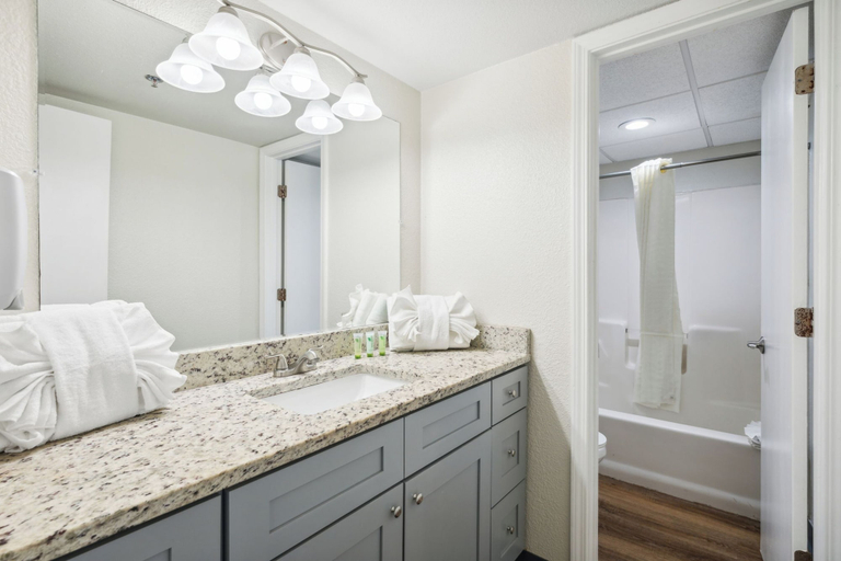 Bathroom 4, Sugar Sands Beachfront Hotel, a By The Sea Resort, Bay