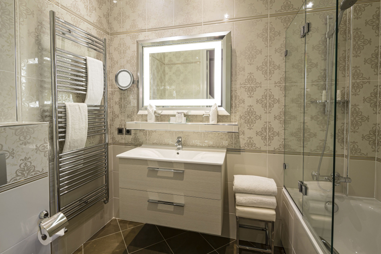 Bathroom 4, Hotel Regina Louvre, Paris