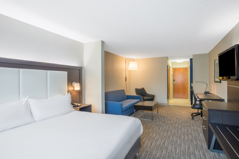 Bedroom 3, Holiday Inn Express & Suites BOSTON - MARLBORO by IHG, Middlesex
