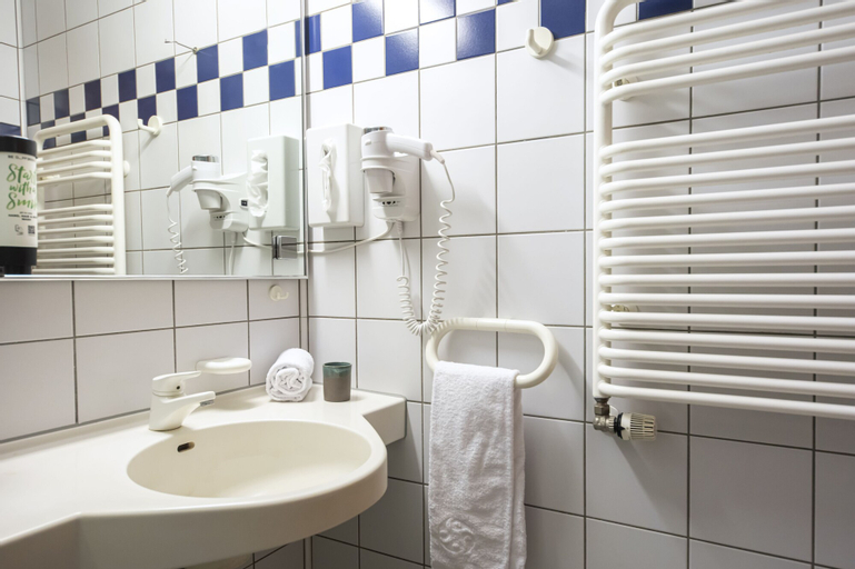 Bathroom 7