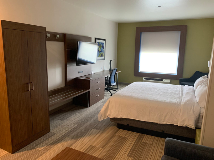 Bedroom 4, Holiday Inn Express & Suites BEAUMONT - OAK VALLEY by IHG, Riverside