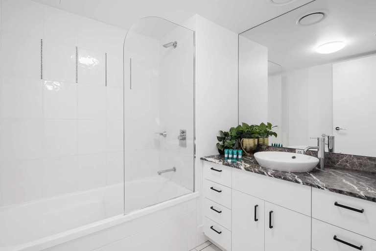 Bathroom 4, Holiday Holiday Chevron Renaissance, Gold Coast
