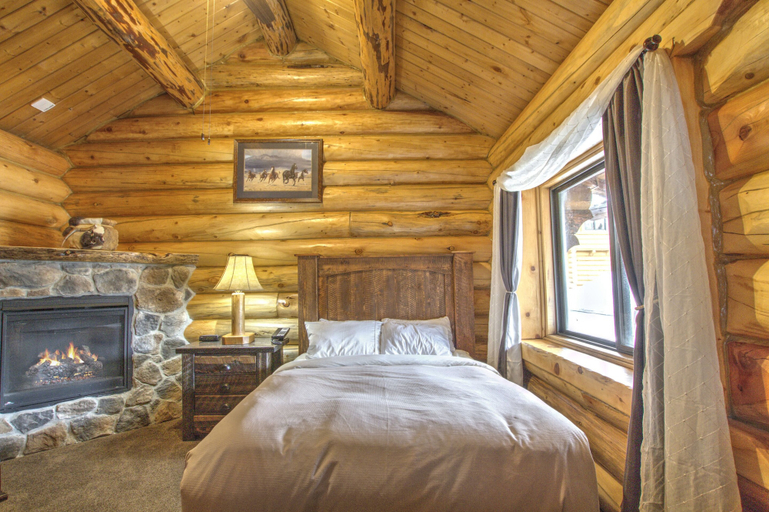 Bedroom 4, The Hibernation Station, Gallatin