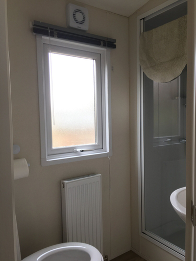 Bathroom 3, The Leas Beach Park, Norfolk
