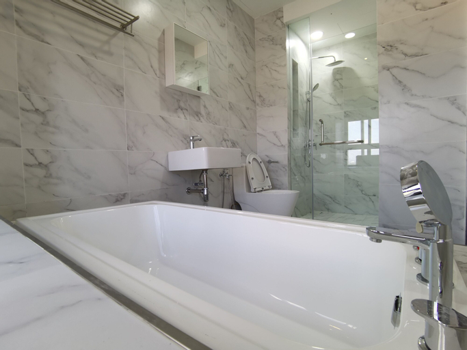 Bathroom 10