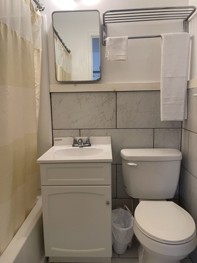 Bathroom 4, Travel Inn, Henry
