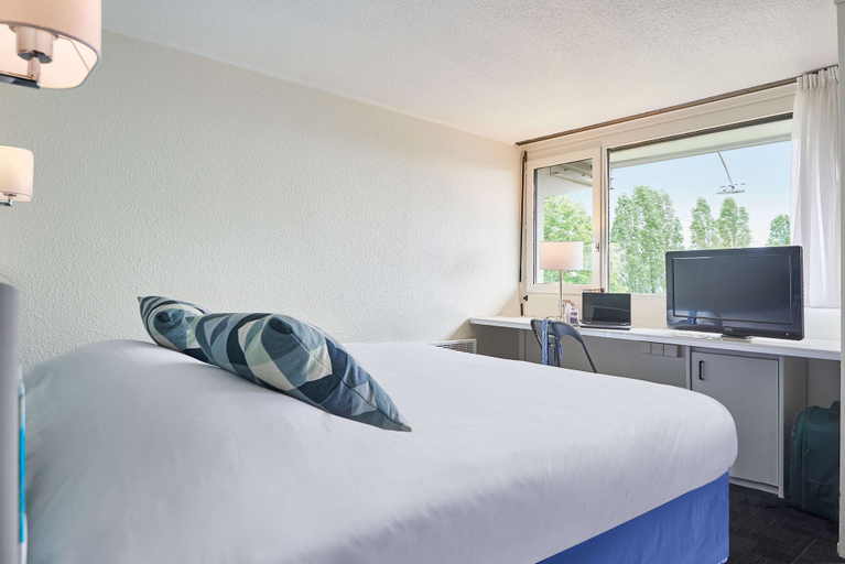 Bedroom 5, Campanile NATURE - Le Bourget Gonesse, Val-d'Oise