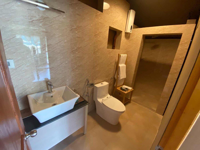 Bathroom 3, The Tiger Nest Camp, Tsento