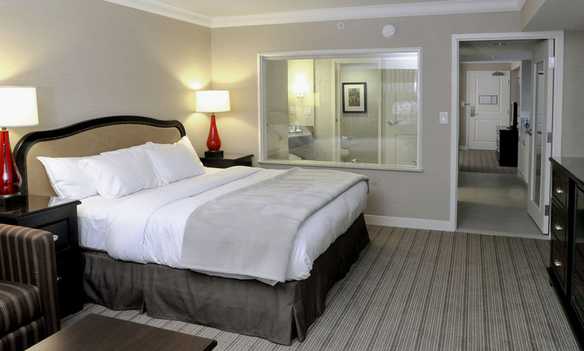 Bedroom 3, Hilton Niagara Falls/Fallsview Hotel & Suites, Niagara