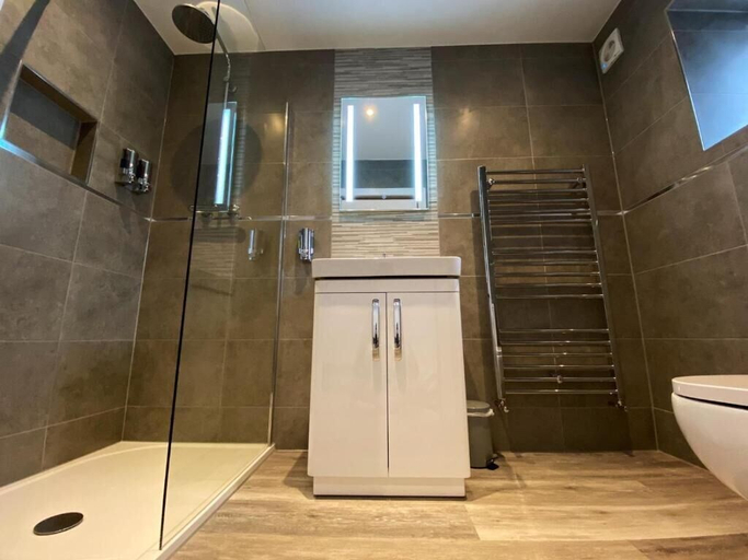 Bathroom 4, King Street Serviced Apartments, Lancashire