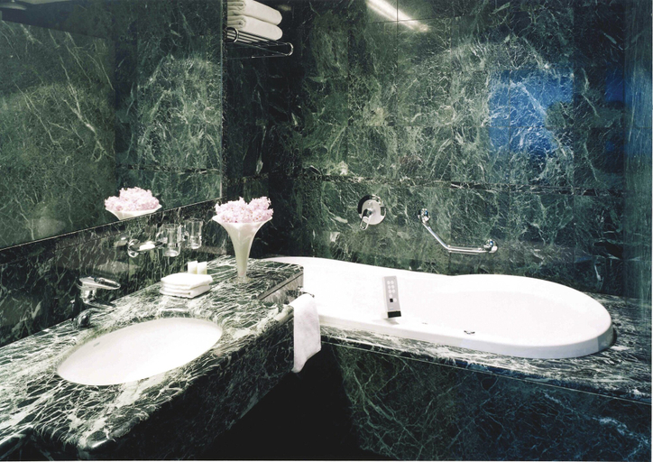 Bathroom 5, Hotel Greif, a Member of Design Hotels, Bolzano