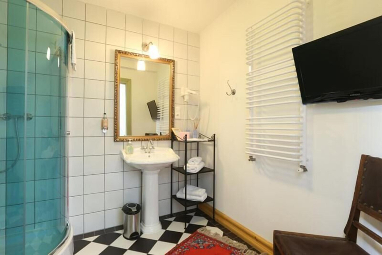 Bathroom 4, Pałac Wiechlice, Żagań