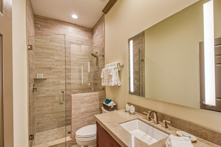 Bathroom 4, St George Inn, Saint Johns