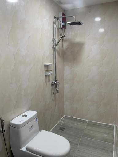 Bathroom 2, Maine City, Manila City