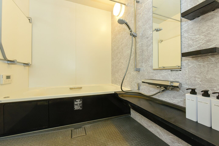 Bathroom 4, Hostel Sapporo Hachijo Bettei, Sapporo