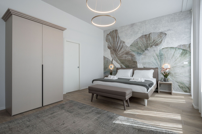 Bedroom 3, Palace Canal View by Wonderful Italy, Venezia