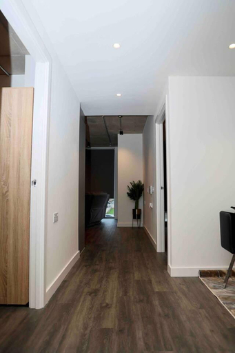 Others 4, Charming 3-bed Apartment in London, London