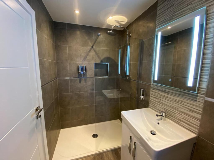 Bathroom 4, King Street Serviced Apartments, Lancashire