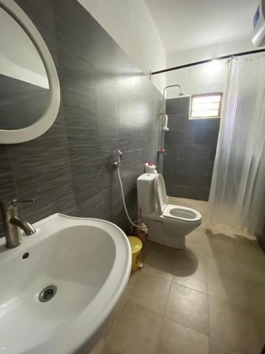 Bathroom, Unguja Ukuu Kaepwani, Kati