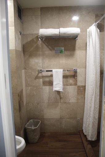 Bathroom 4, Best Western Santorin, Victoria