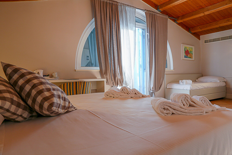 Bedroom 2, Hotel Augustus, Pesaro E Urbino