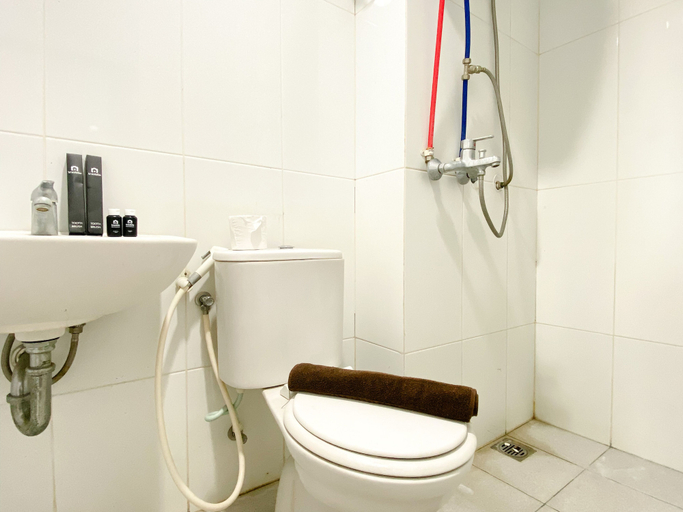 Bathroom 5, Best Deal And Cozy Studio Tamansari Mahogany Karawang Apartment, Karawang